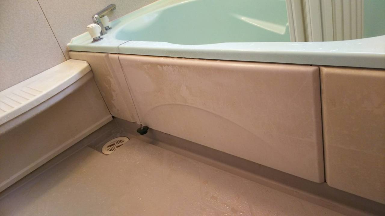 エプロン(作業前)<br>石鹸かすがギッシリとついてます。