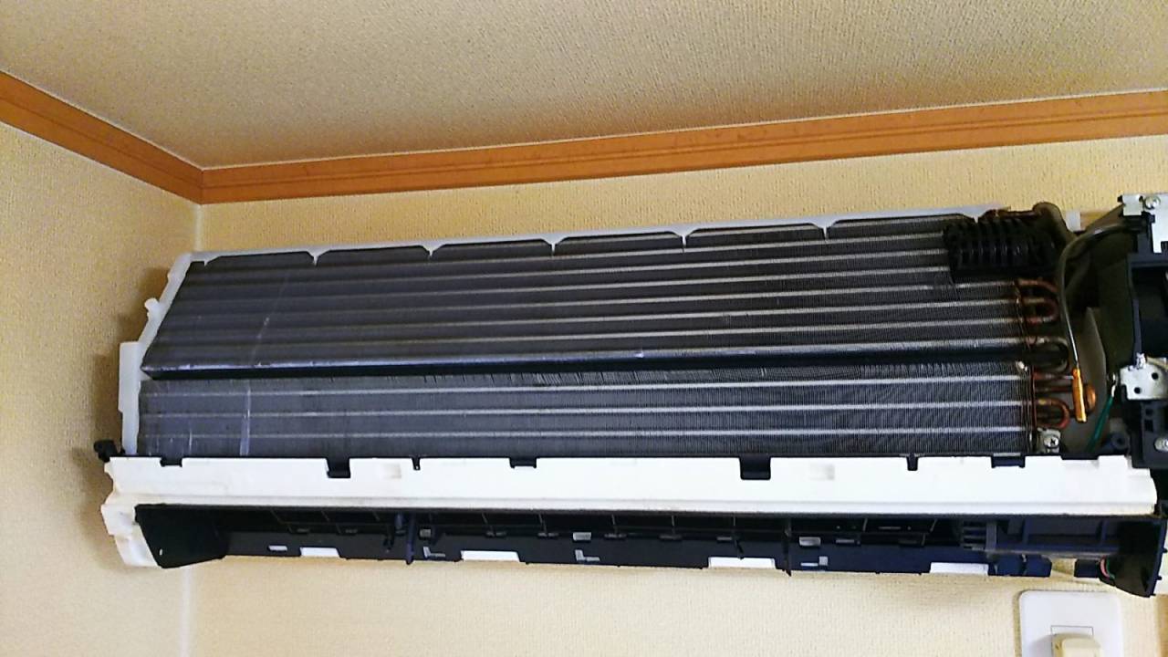 タバコのヤニ(洗浄後)<br>タバコのヤニを綺麗に洗浄しました。黄ばみもとれ新鮮な空気でお客様も大満足！