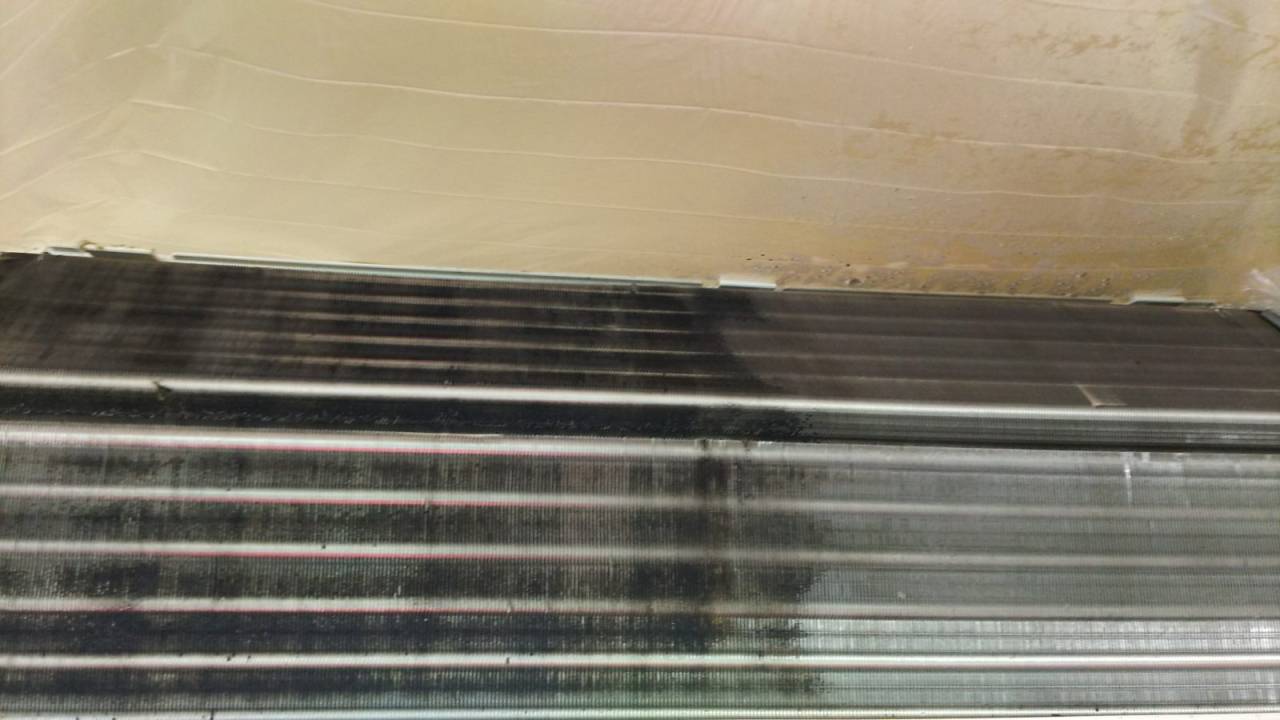  洗浄途中<br>右側を洗浄しました。