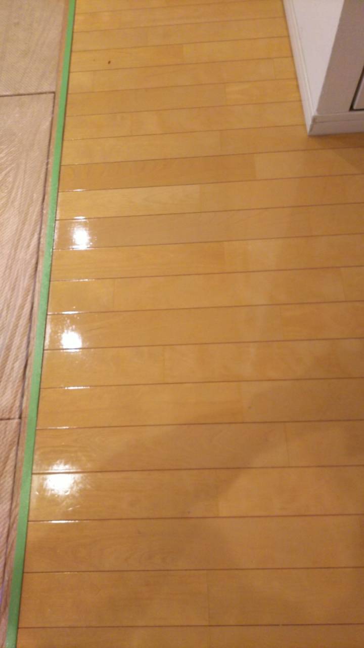 剥離作業後<br>古いワックスを除去して新しいワックスでピカピカによみがえりました！