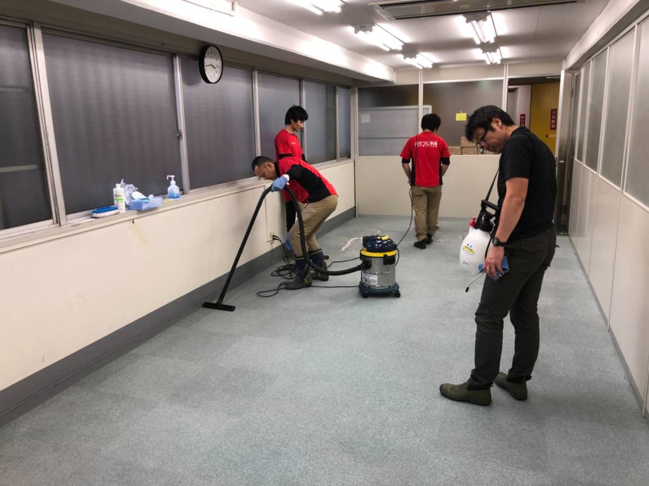 カーペット洗浄<br>事務所のカーペットクリーニング中です！