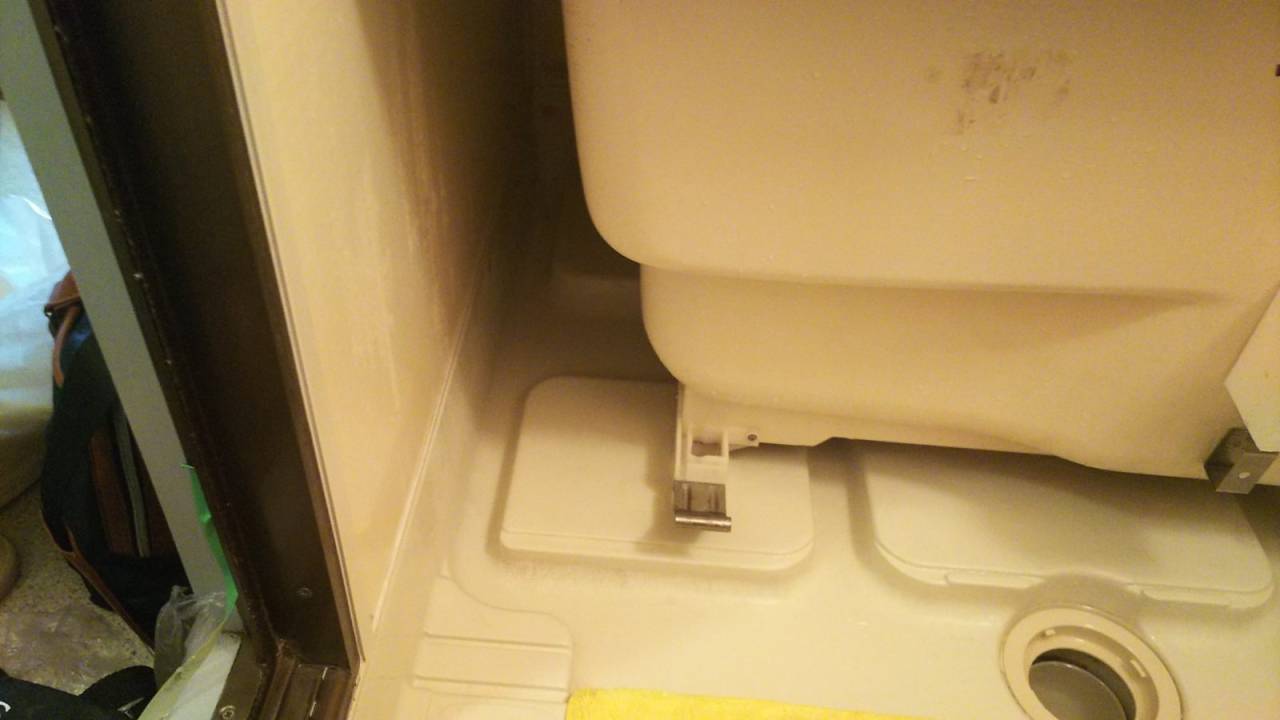 エプロン内部2<br>カビ・汚れを洗浄してピカピカに！