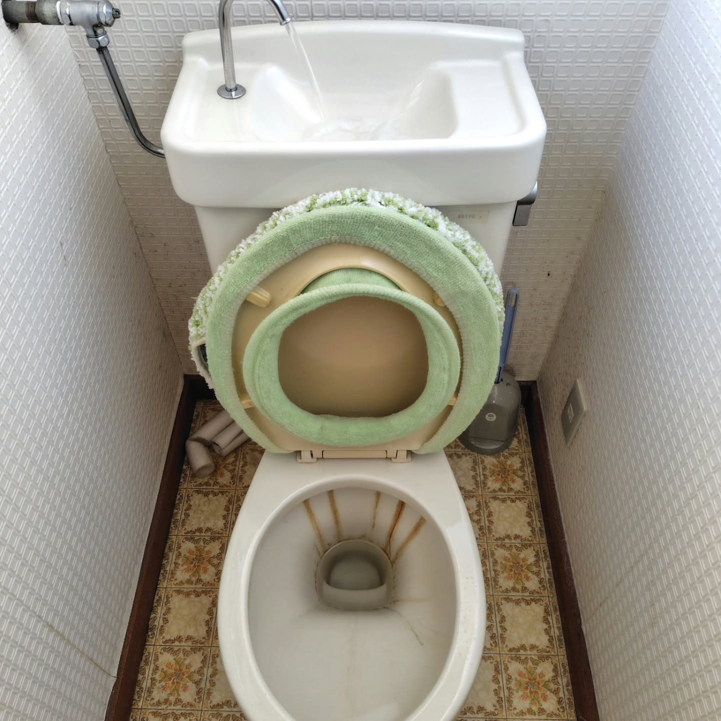 本日は、以前ご利用いただいたお客様からのご依頼で、トイレ清掃...