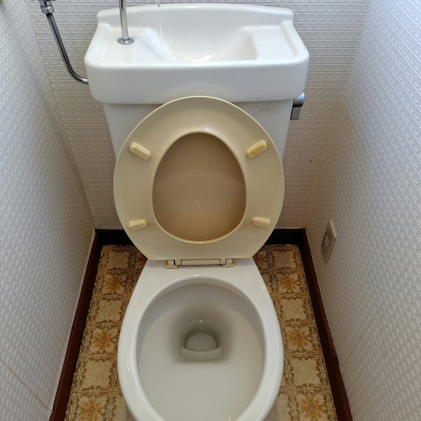 本日は、以前ご利用いただいたお客様からのご依頼で、トイレ清掃...