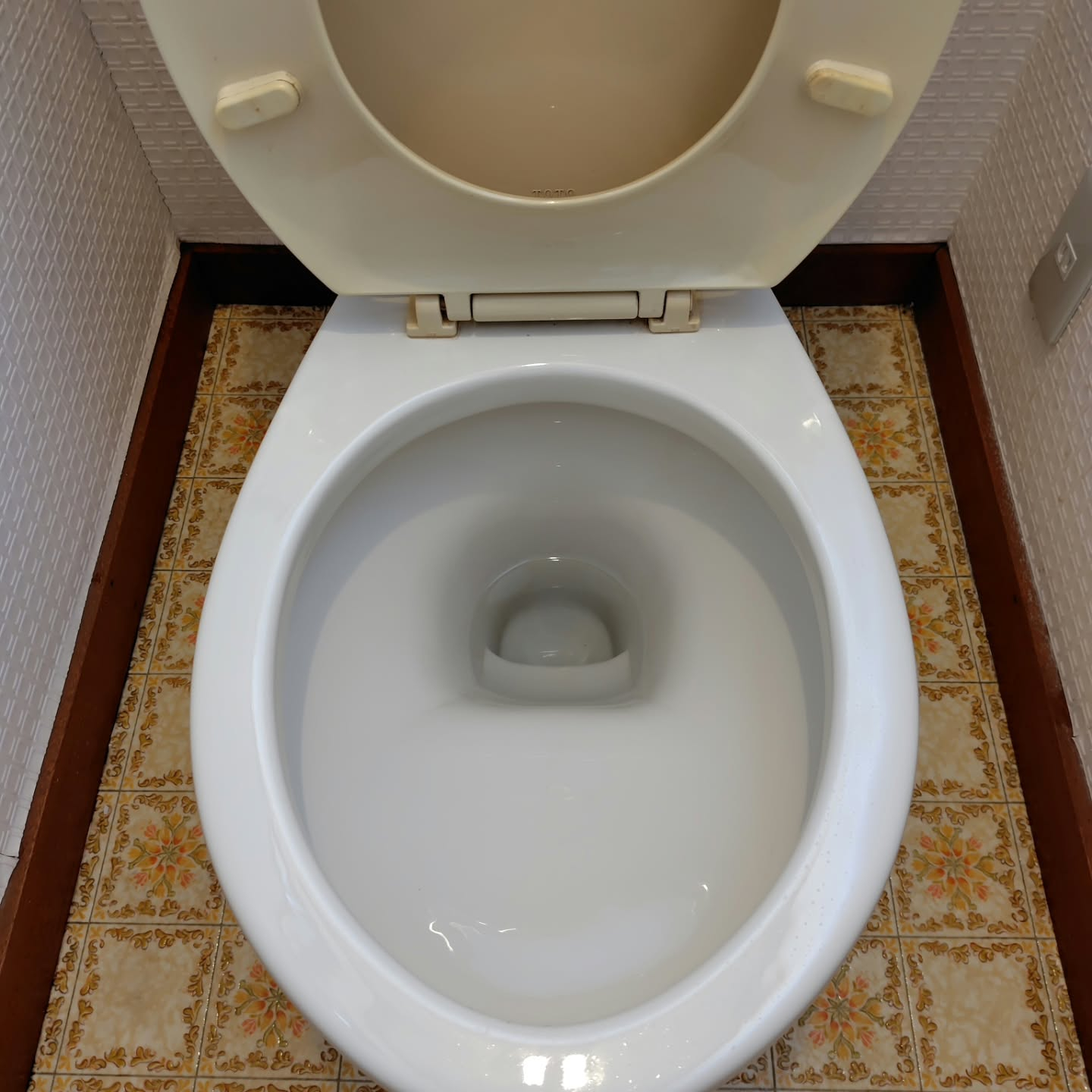 本日は、以前ご利用いただいたお客様からのご依頼で、トイレ清掃...