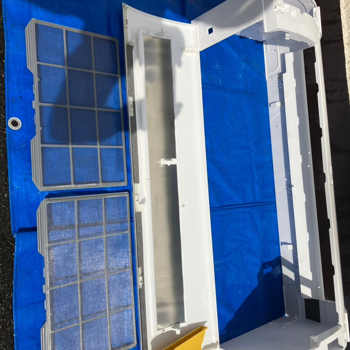 本日は、エアコンお掃除機能付きのエアコン2台をクリーニングさ...