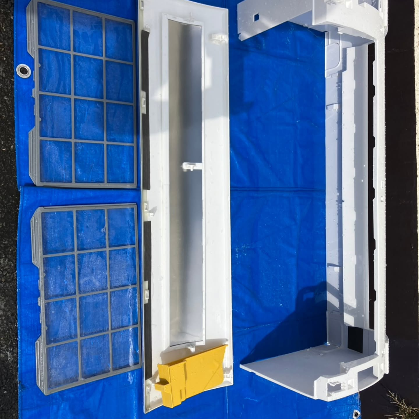 本日は、エアコンお掃除機能付きのエアコン2台をクリーニングさ...