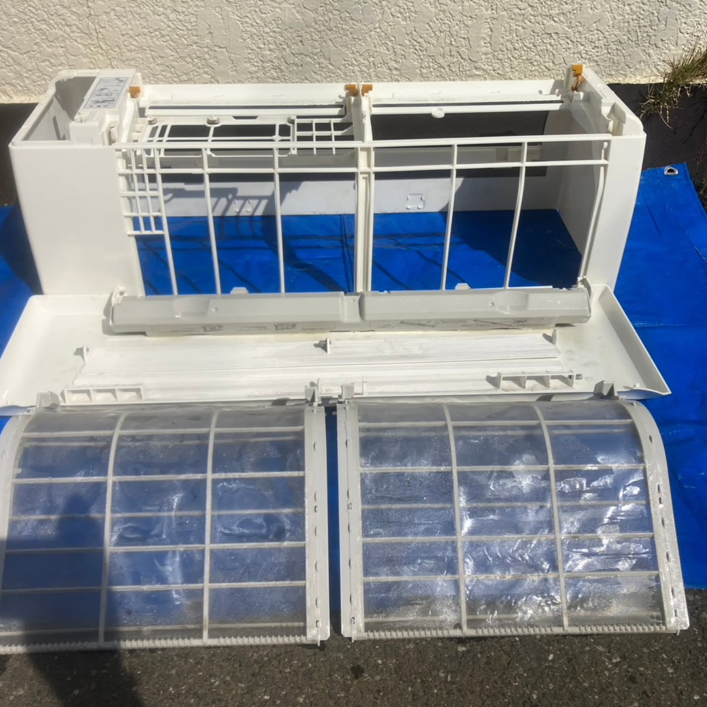 本日は、エアコンお掃除機能付きのエアコン2台をクリーニングさ...