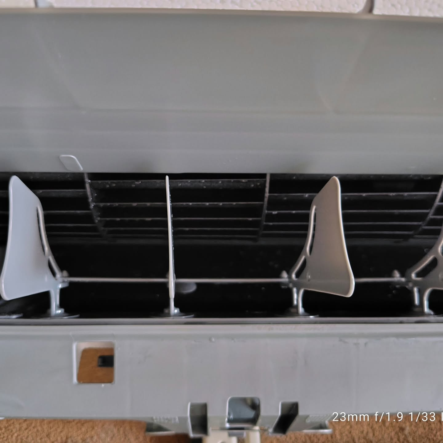 本日は、エアコンお掃除機能付きのエアコン2台をクリーニングさ...