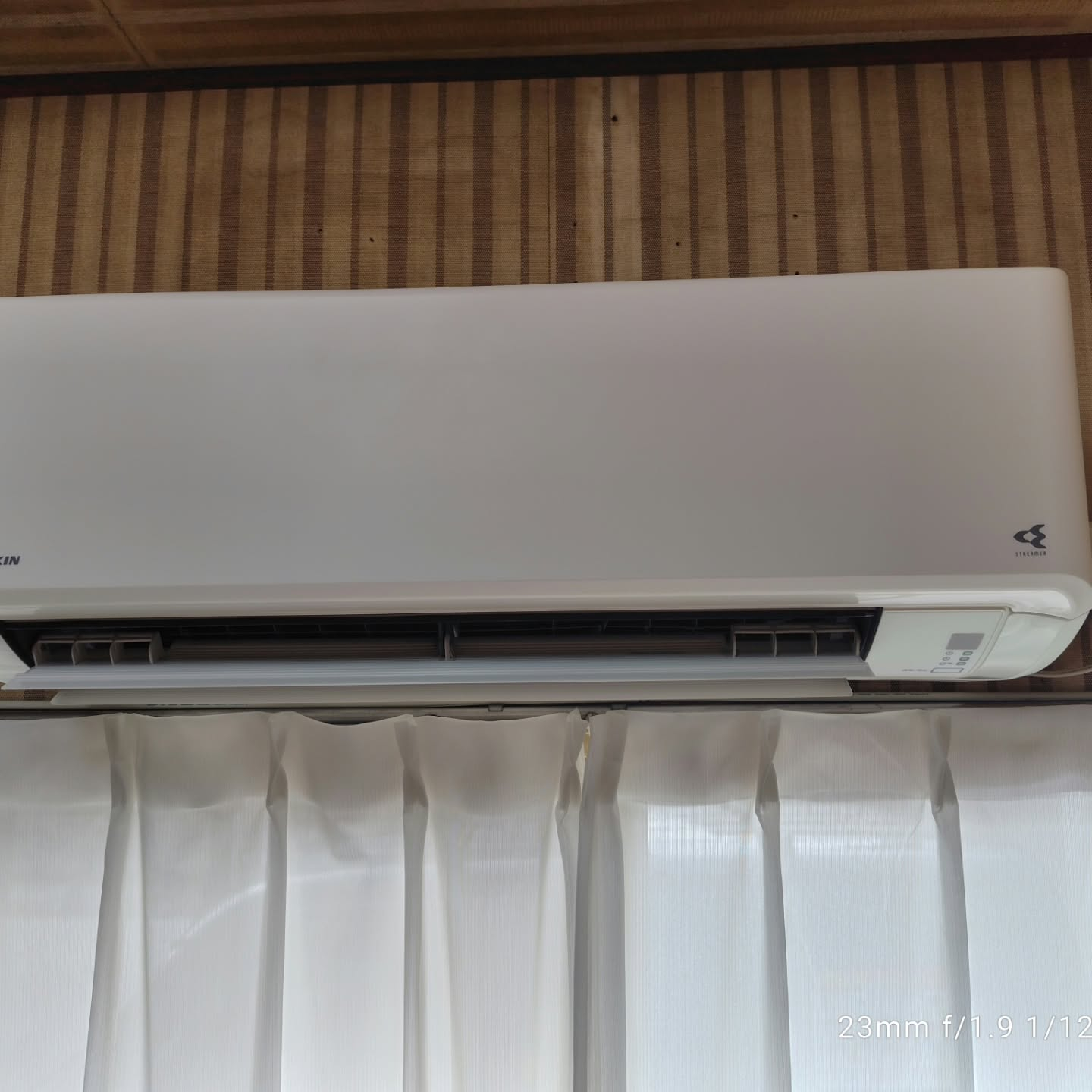 本日は、エアコンお掃除機能付きのエアコン2台をクリーニングさ...