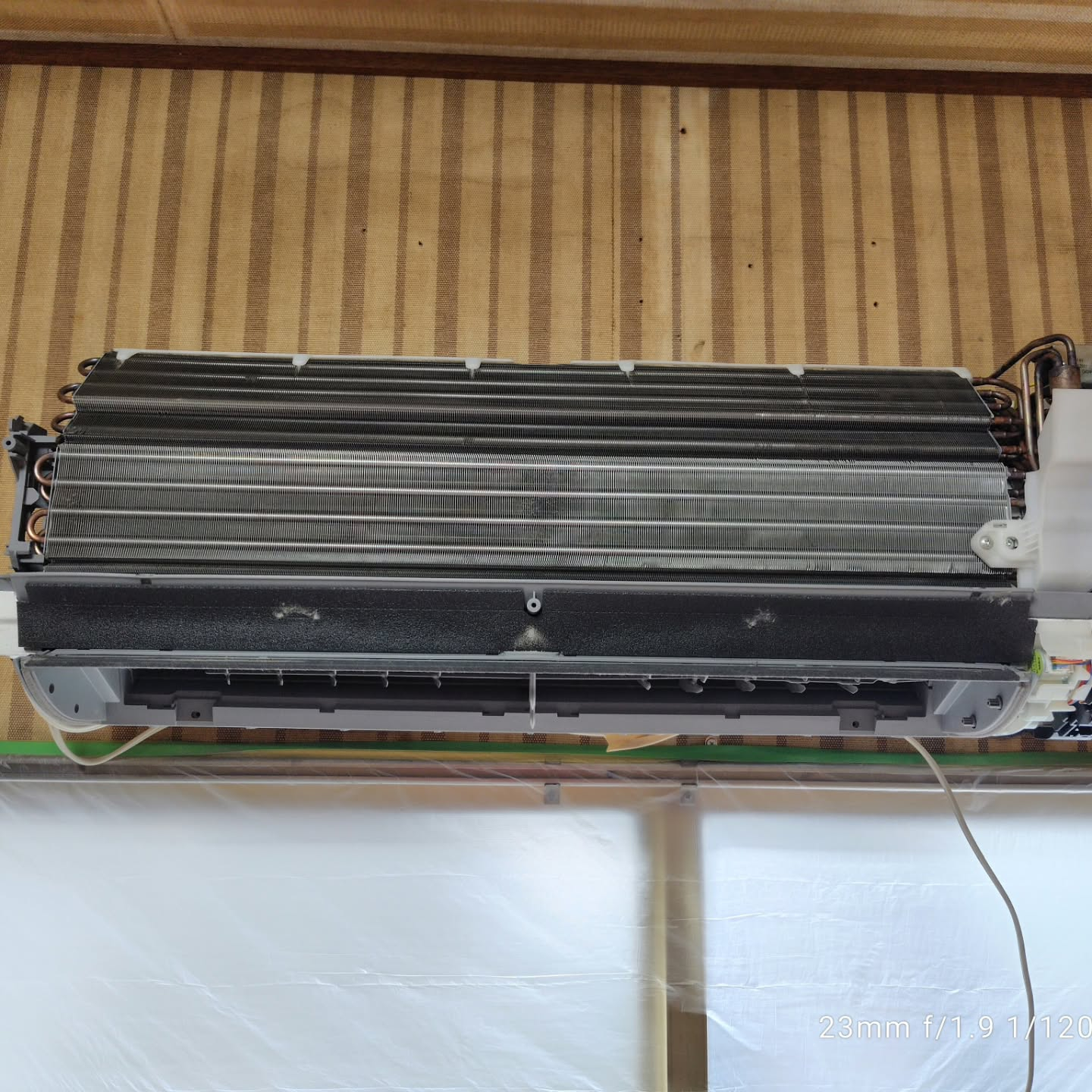 本日は、エアコンお掃除機能付きのエアコン2台をクリーニングさ...