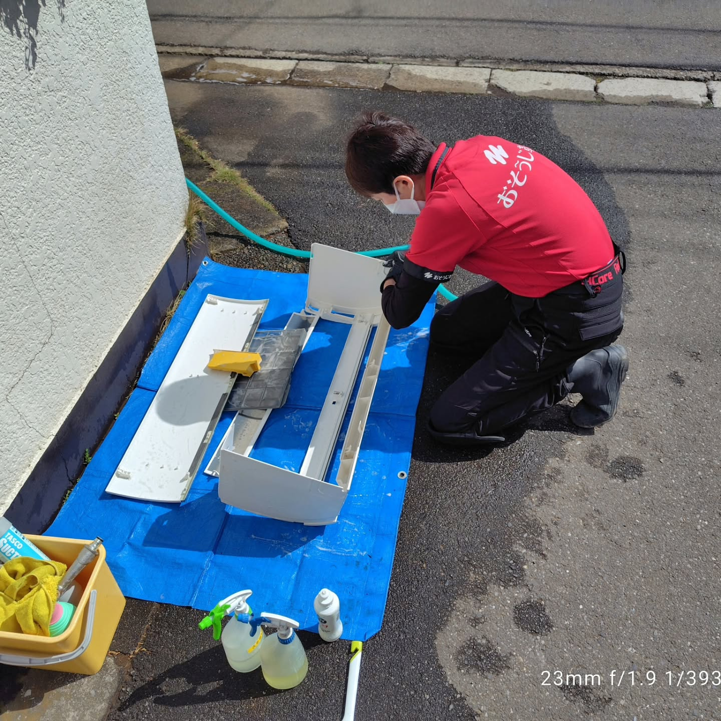 本日は、エアコンお掃除機能付きのエアコン2台をクリーニングさ...