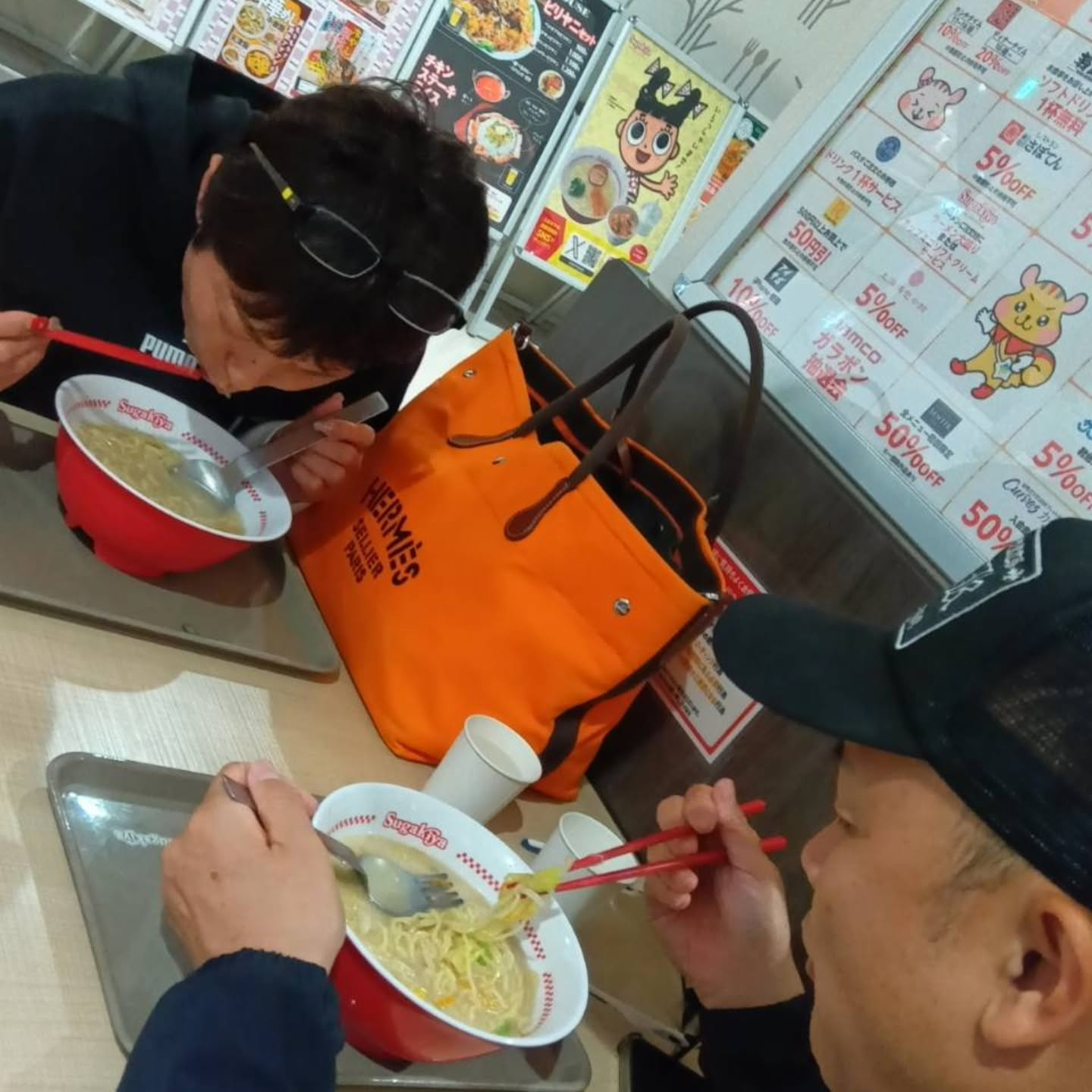 お昼は愛知県の名物、Sugakiyaのラーメンを楽しむために...