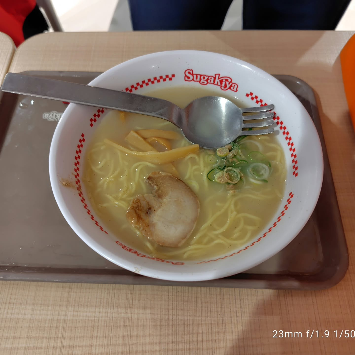 お昼は愛知県の名物、Sugakiyaのラーメンを楽しむために...