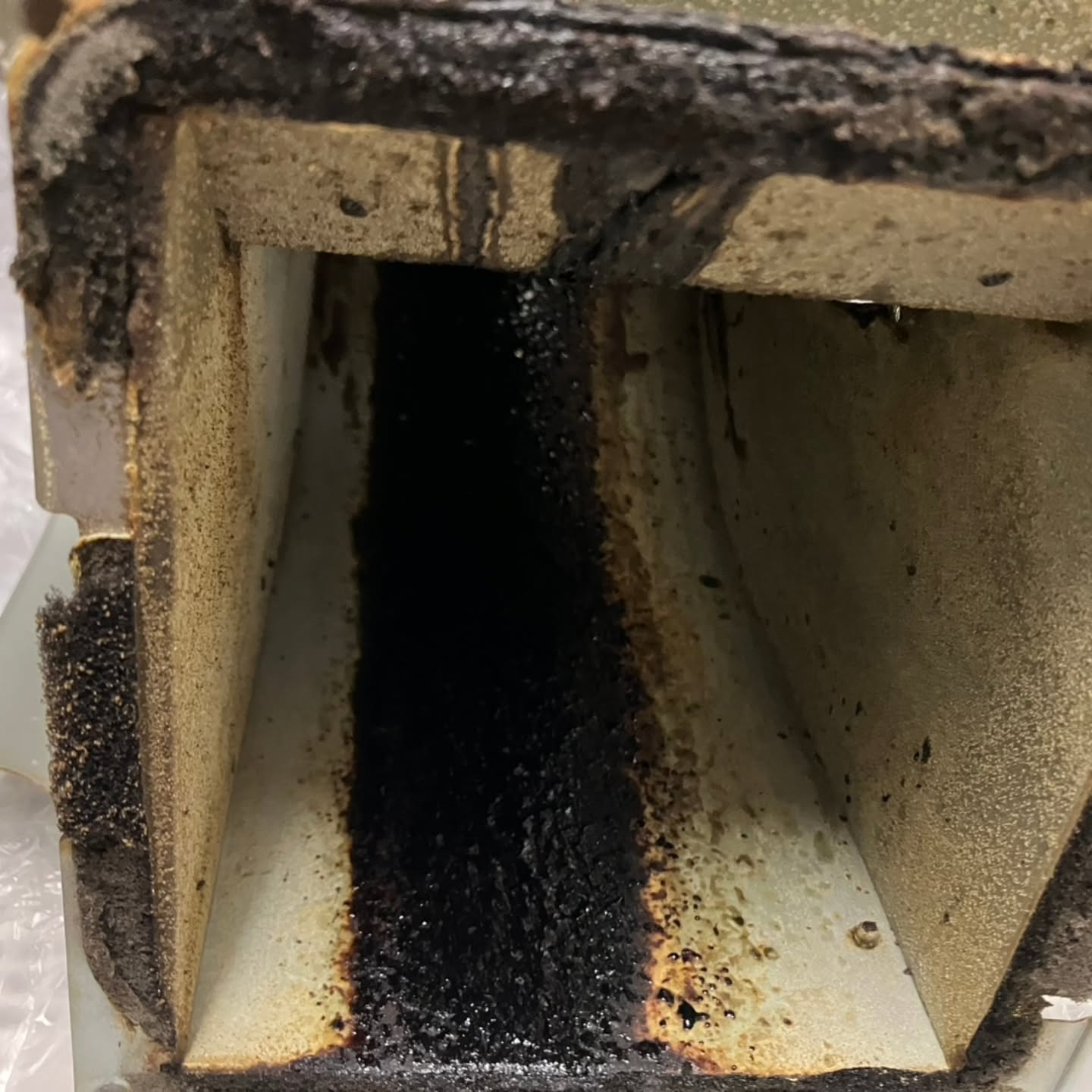 本日は、以前にエアコンクリーニングの依頼をしてくださったお客...