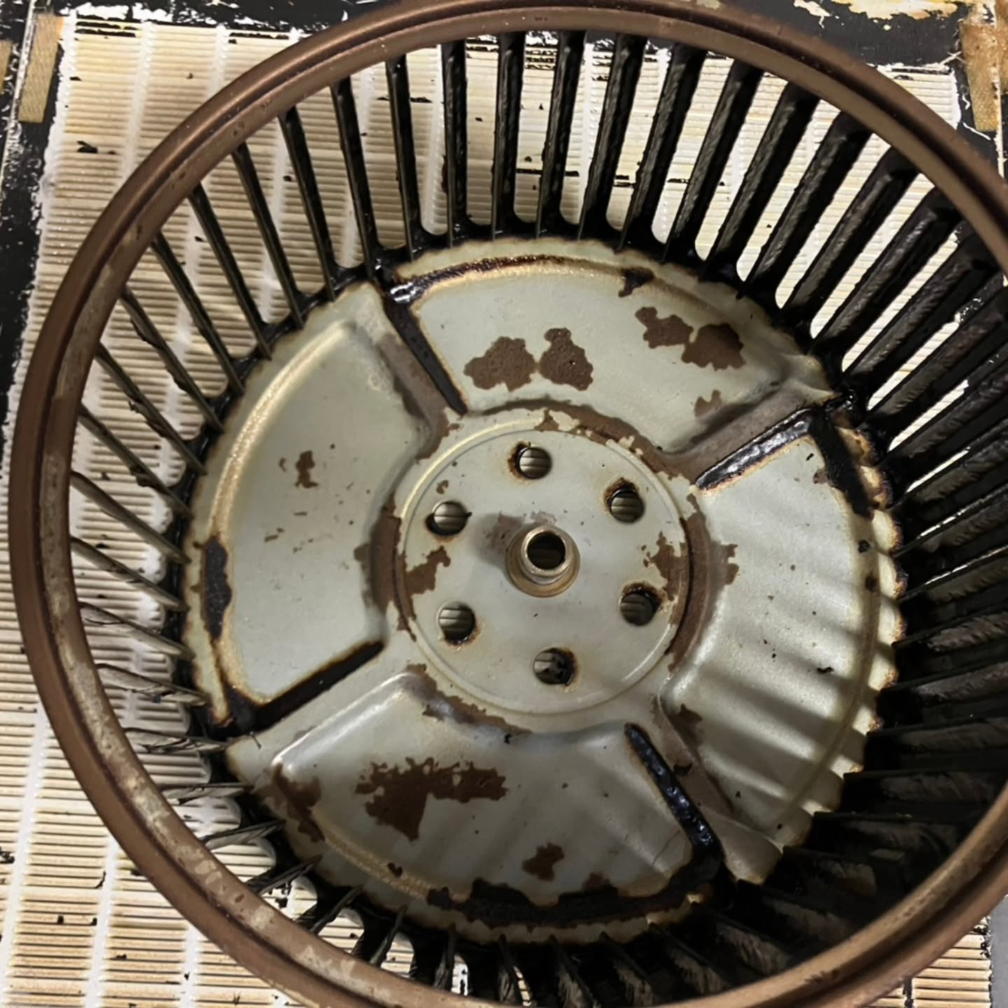 本日は、以前にエアコンクリーニングの依頼をしてくださったお客...