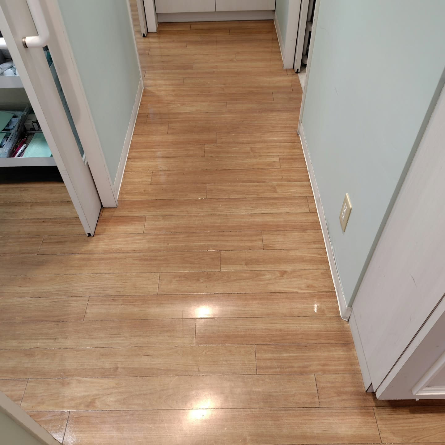 今日は昨日に引き続き、夕方から4件の歯医者さんの床清掃を担当...