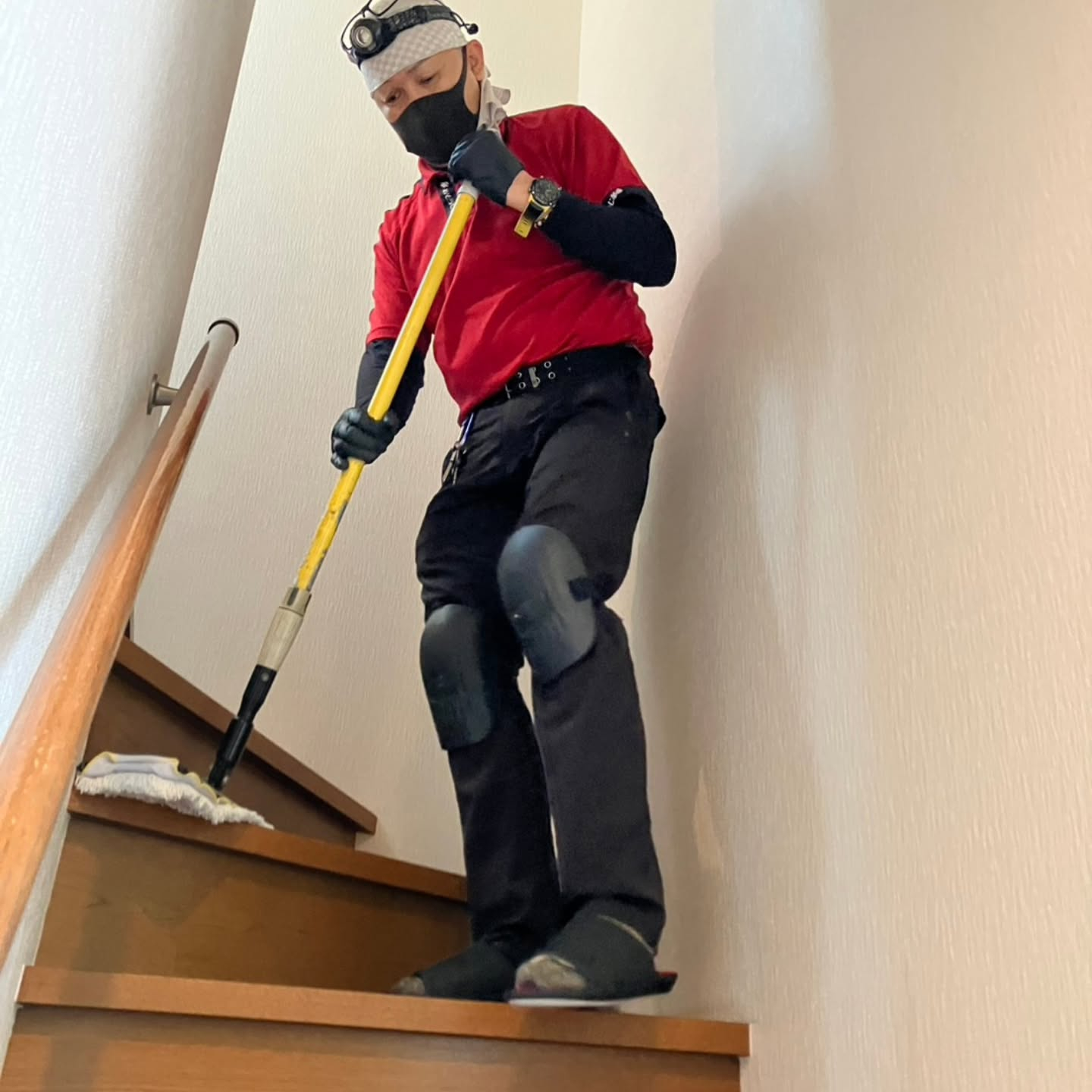 本日は築30年の戸建て住宅の床清掃を担当いたしました。