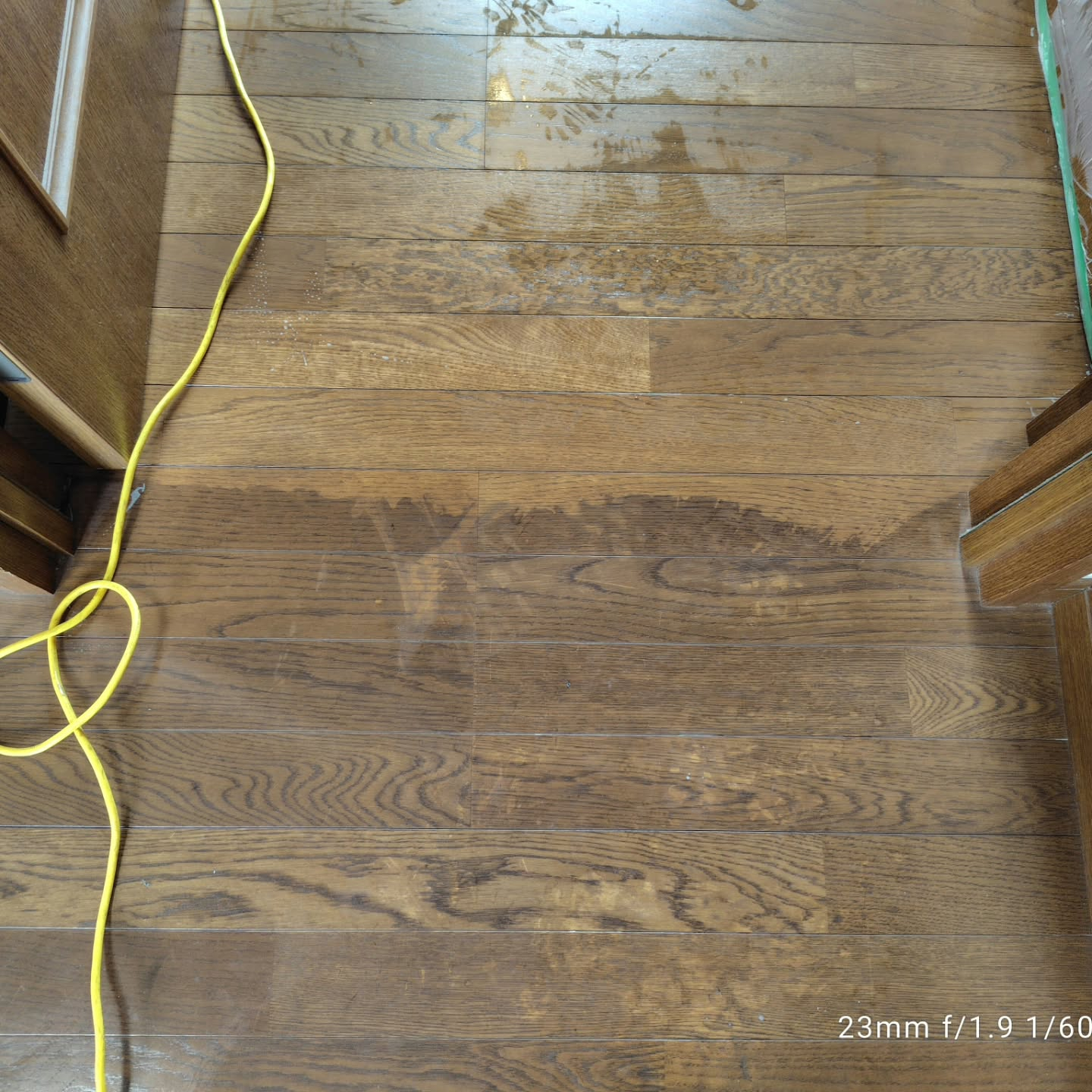 本日は築30年の戸建て住宅の床清掃を担当いたしました。