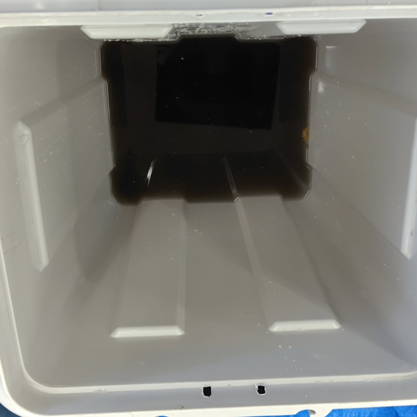 吉川市の塾教室では、冷房シーズンを迎える前に、業務用天井カセ...