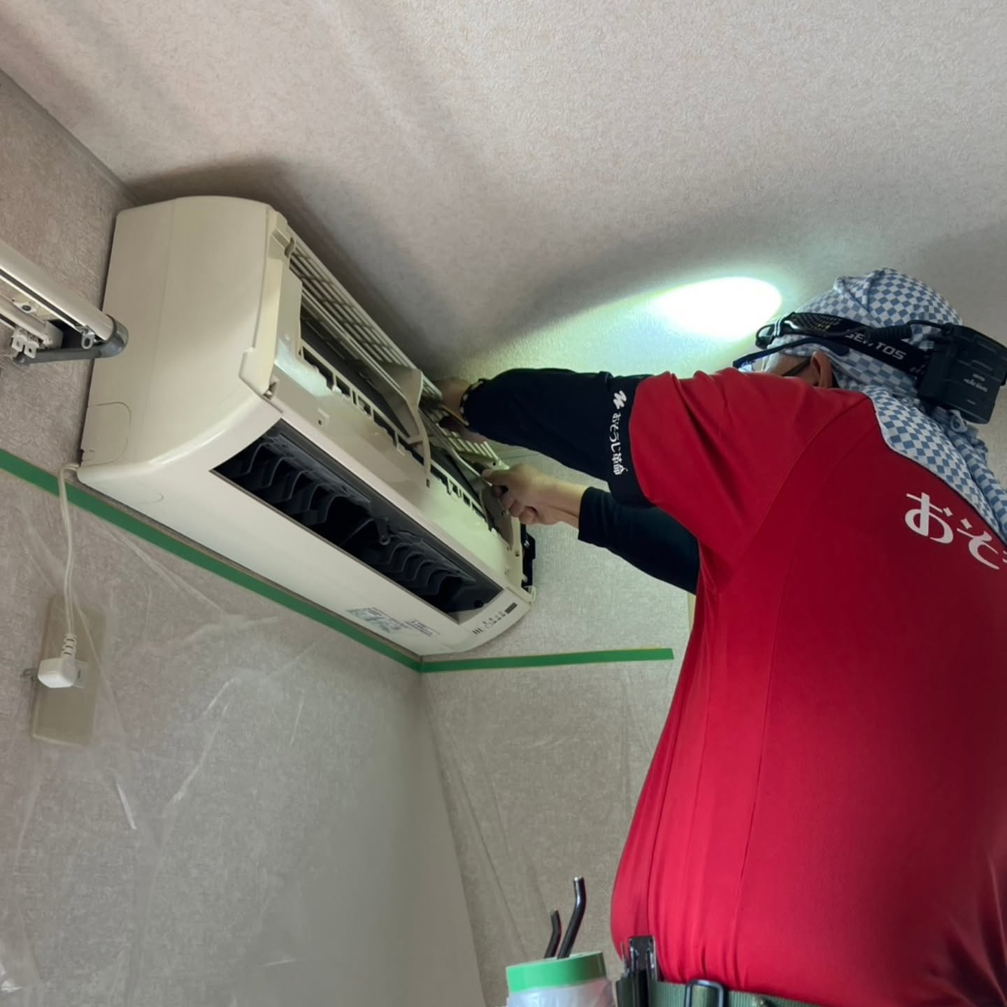 エアコンの設置場所が不便な場合でも、おそうじ革命越谷大袋店な...