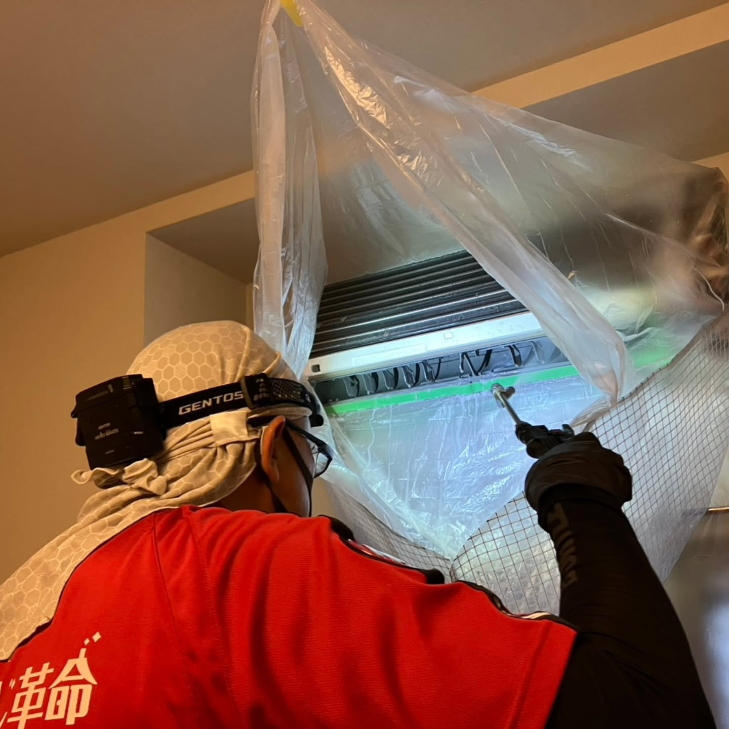 足立区にお住まいのリピーター様より、エアコンクリーニングのご...