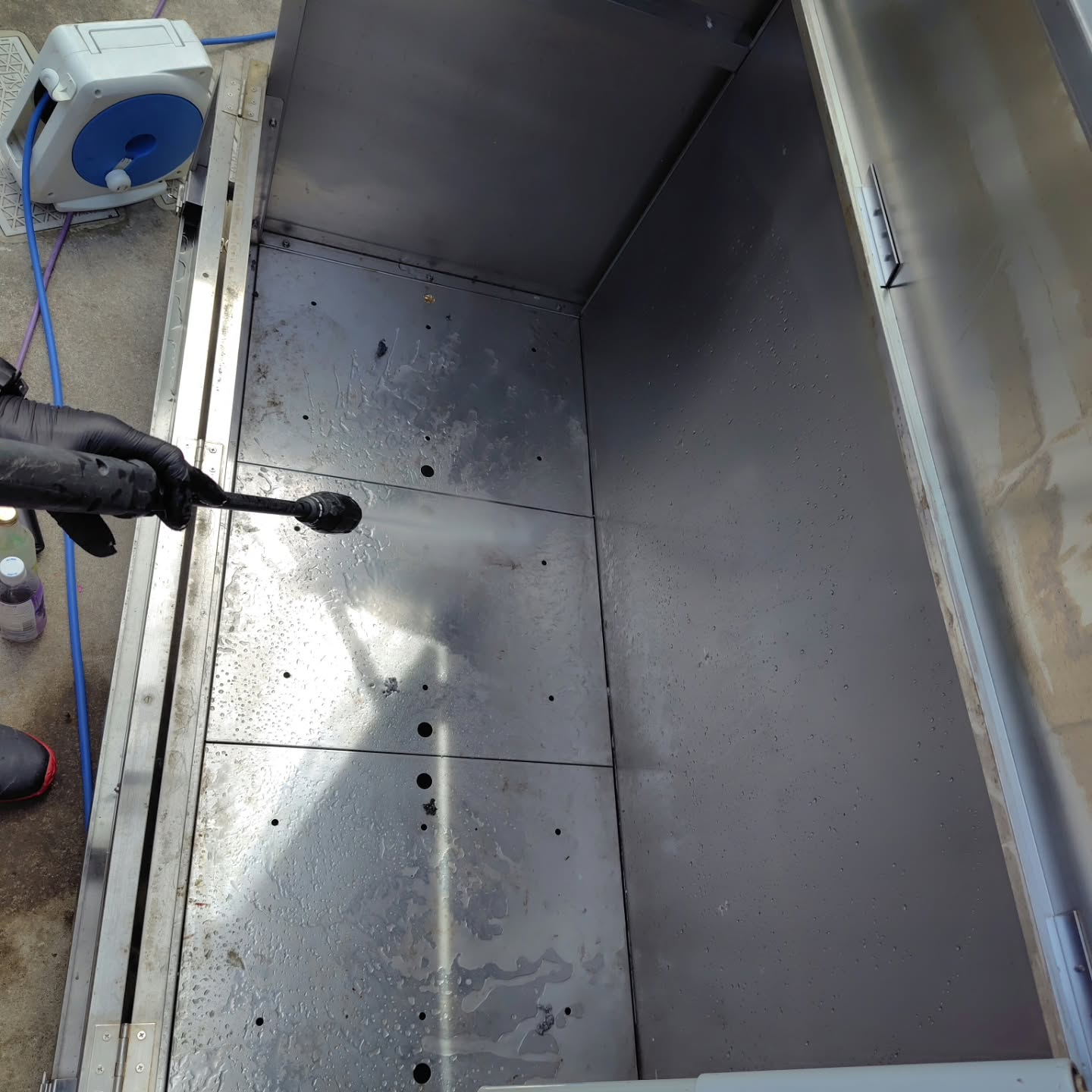 練馬区にある集合住宅で、2ヶ月に1度実施している定期清掃を行...