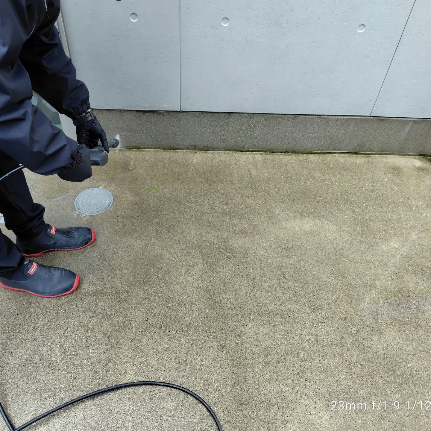 練馬区にある集合住宅で、2ヶ月に1度実施している定期清掃を行...