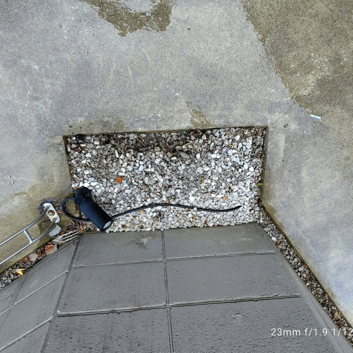 練馬区にある集合住宅で、2ヶ月に1度実施している定期清掃を行...