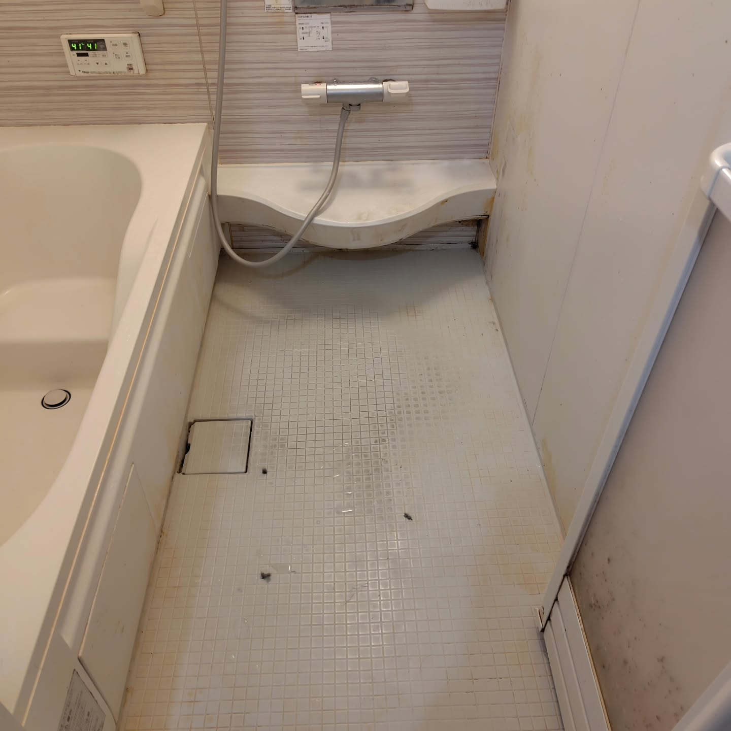 越谷市でお風呂の清掃を承りました。