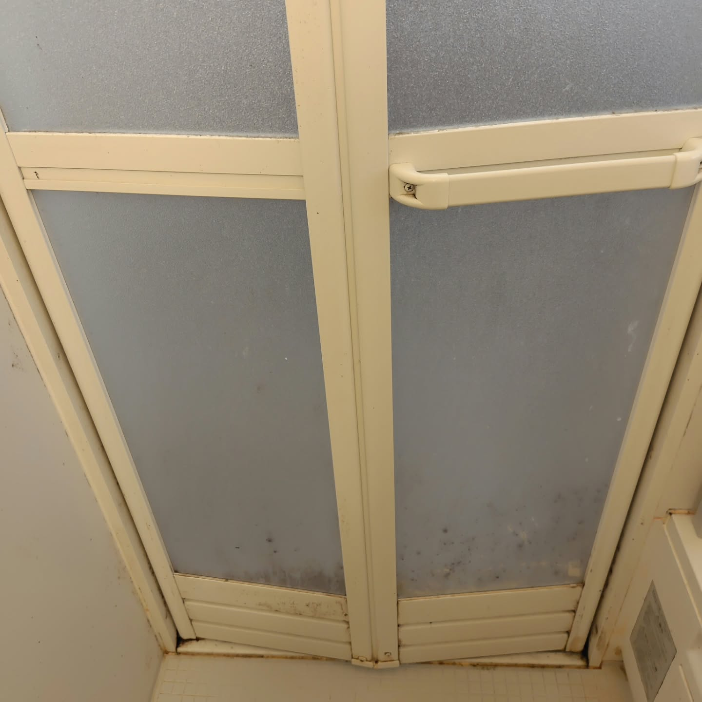 越谷市でお風呂の清掃を承りました。