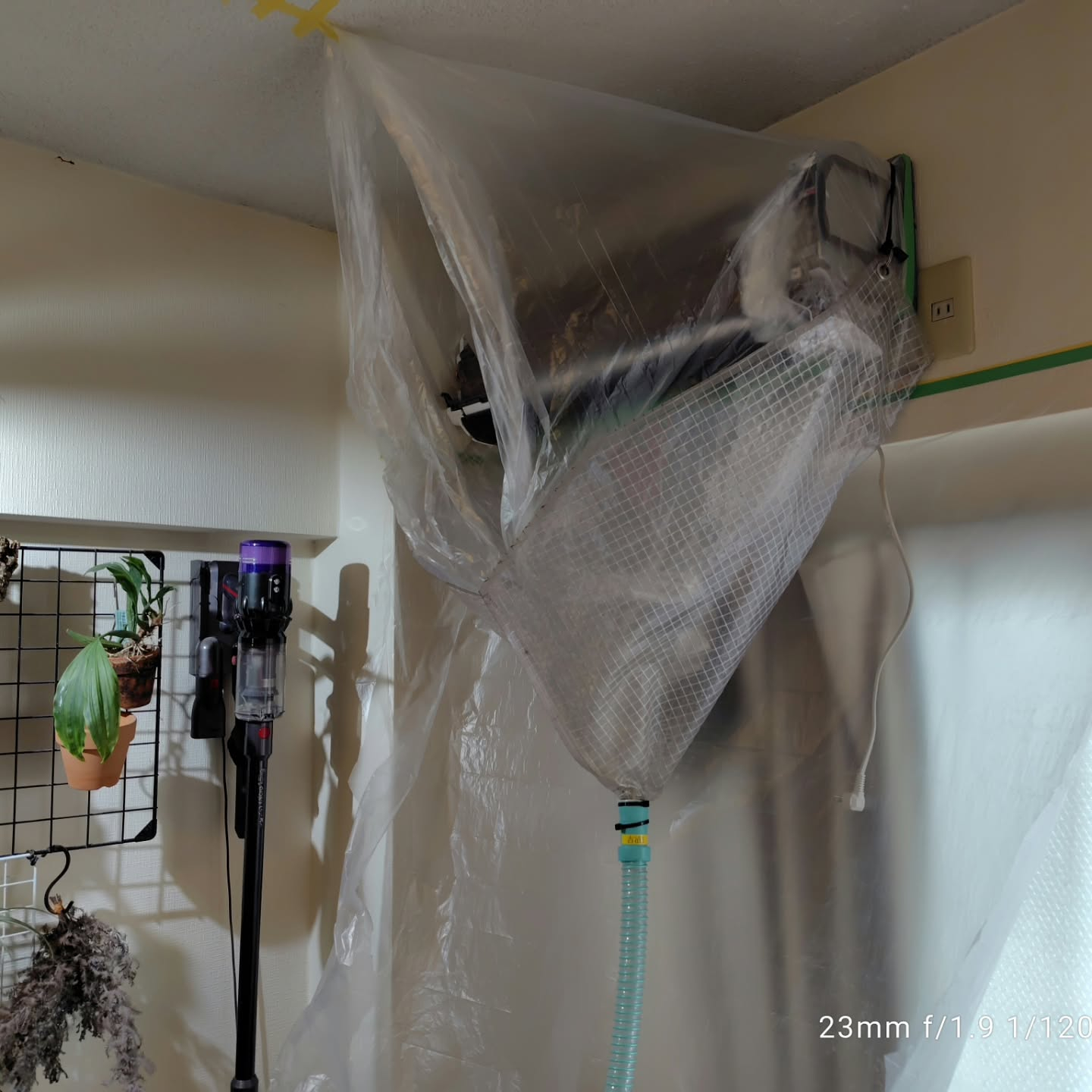 越谷市のお客様のお宅でエアコンクリーニングのご依頼を受けまし...