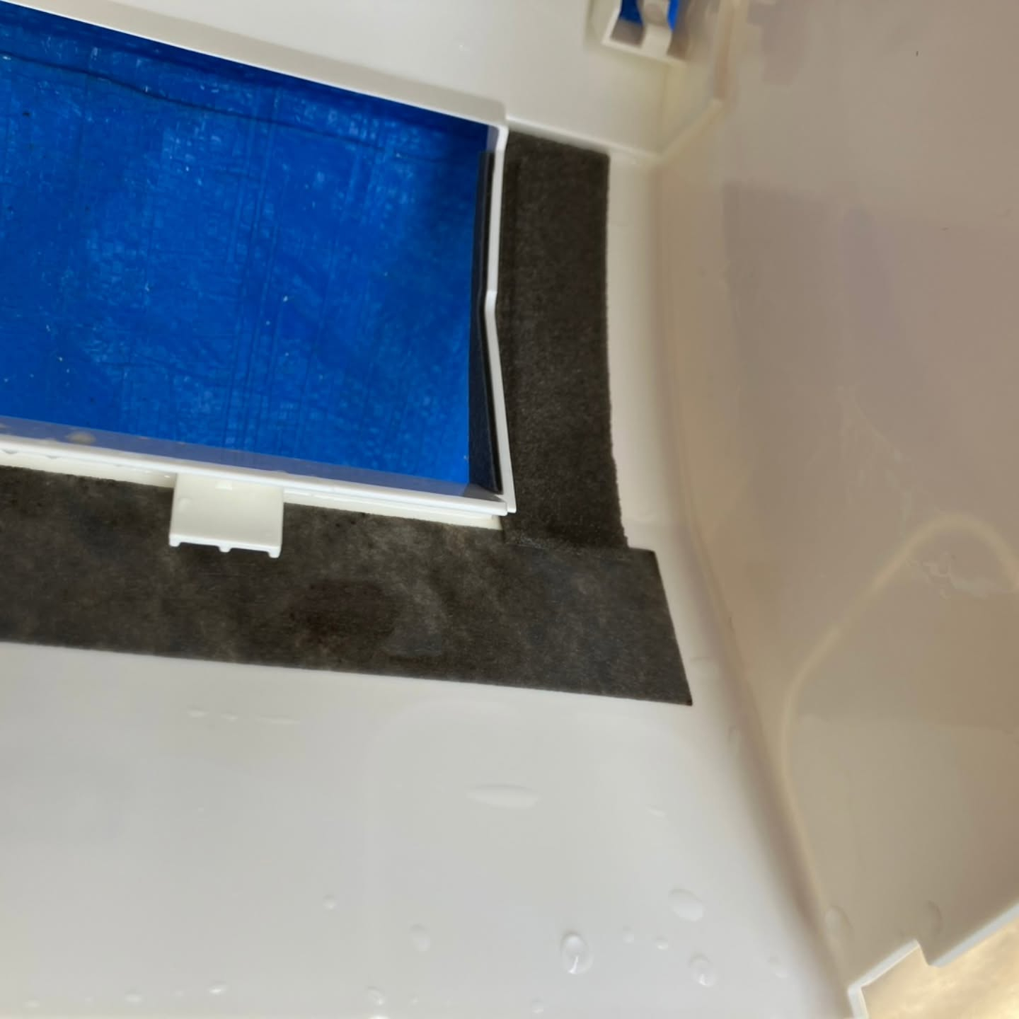 越谷市での作業の際に、エアコンの水漏れが問題となっているお客...