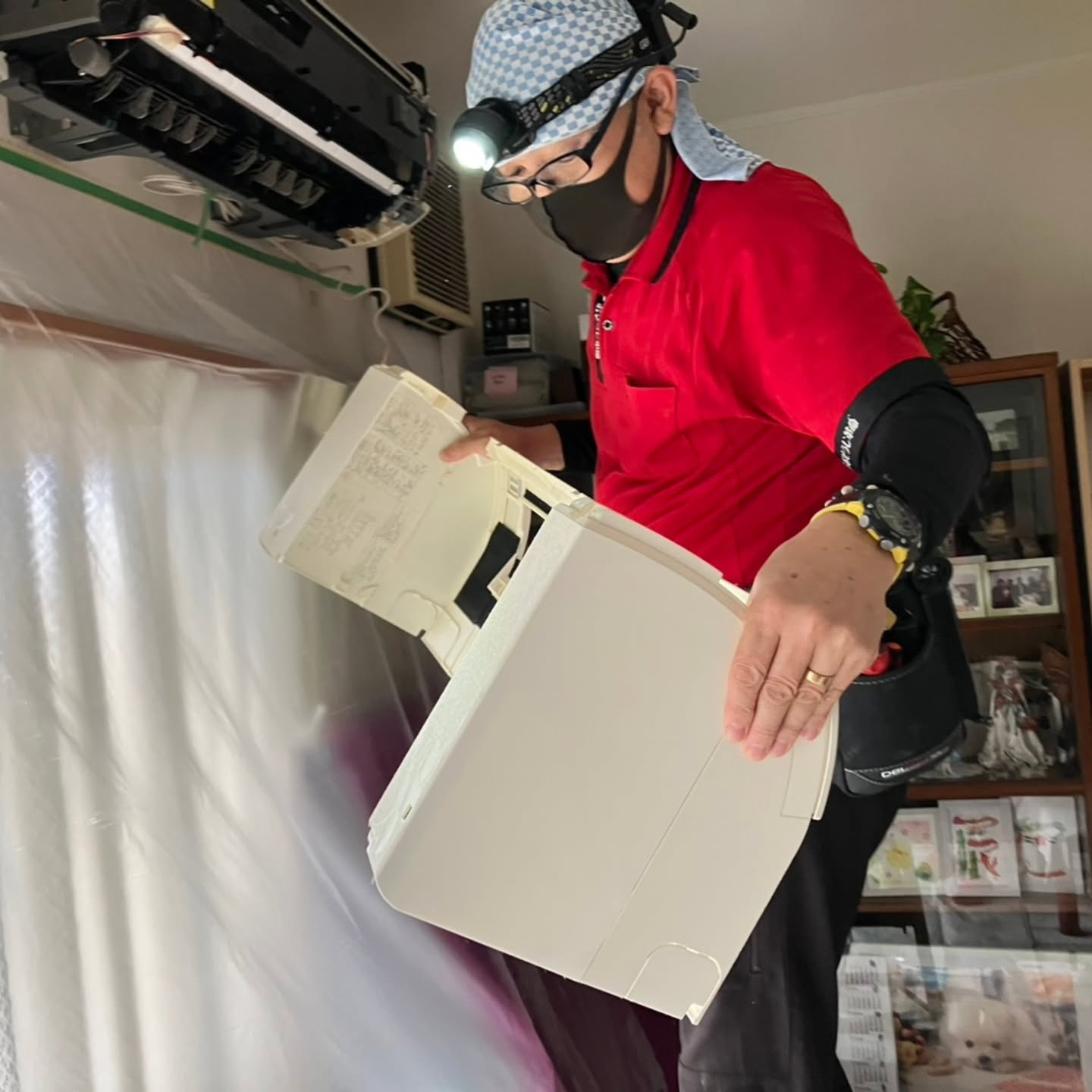 越谷市で、2台のエアコンのカビクリーニングを行いました。