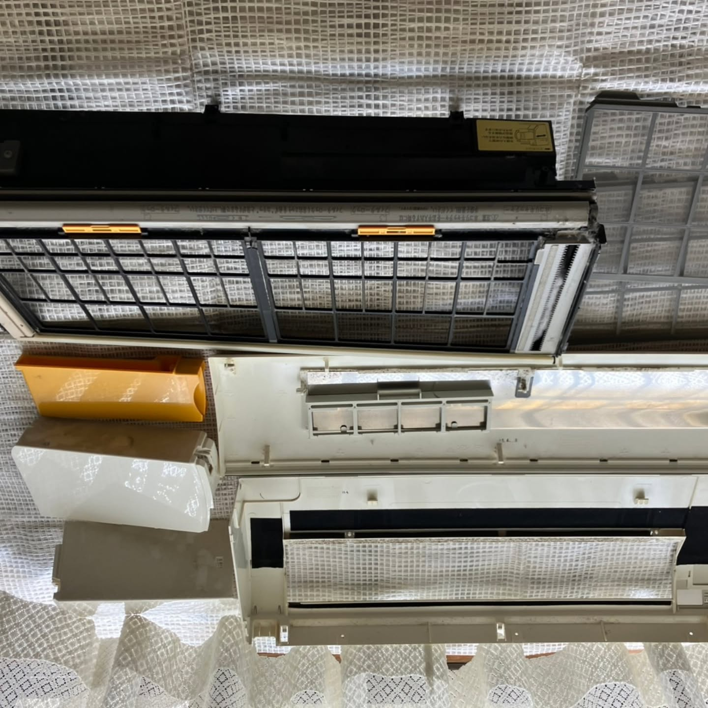 越谷市で、2台のエアコンのカビクリーニングを行いました。