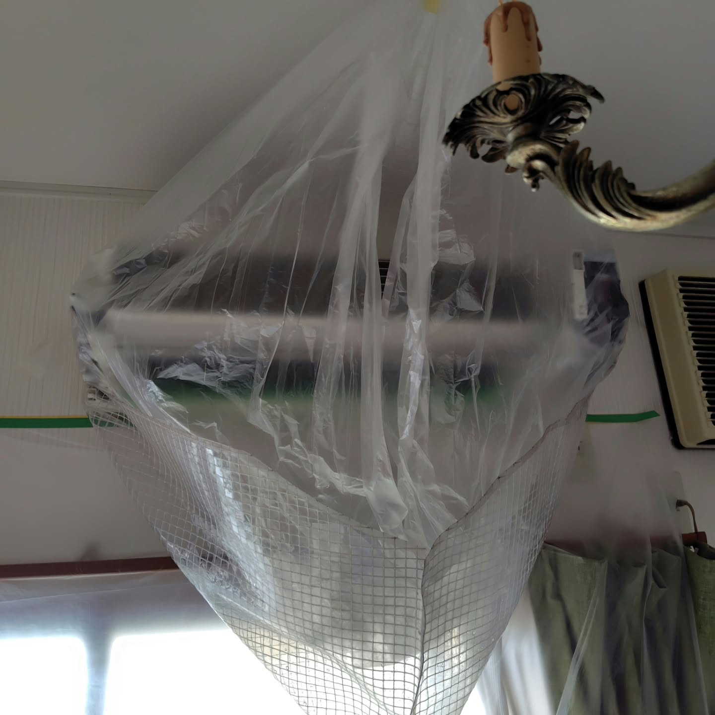 越谷市で、2台のエアコンのカビクリーニングを行いました。