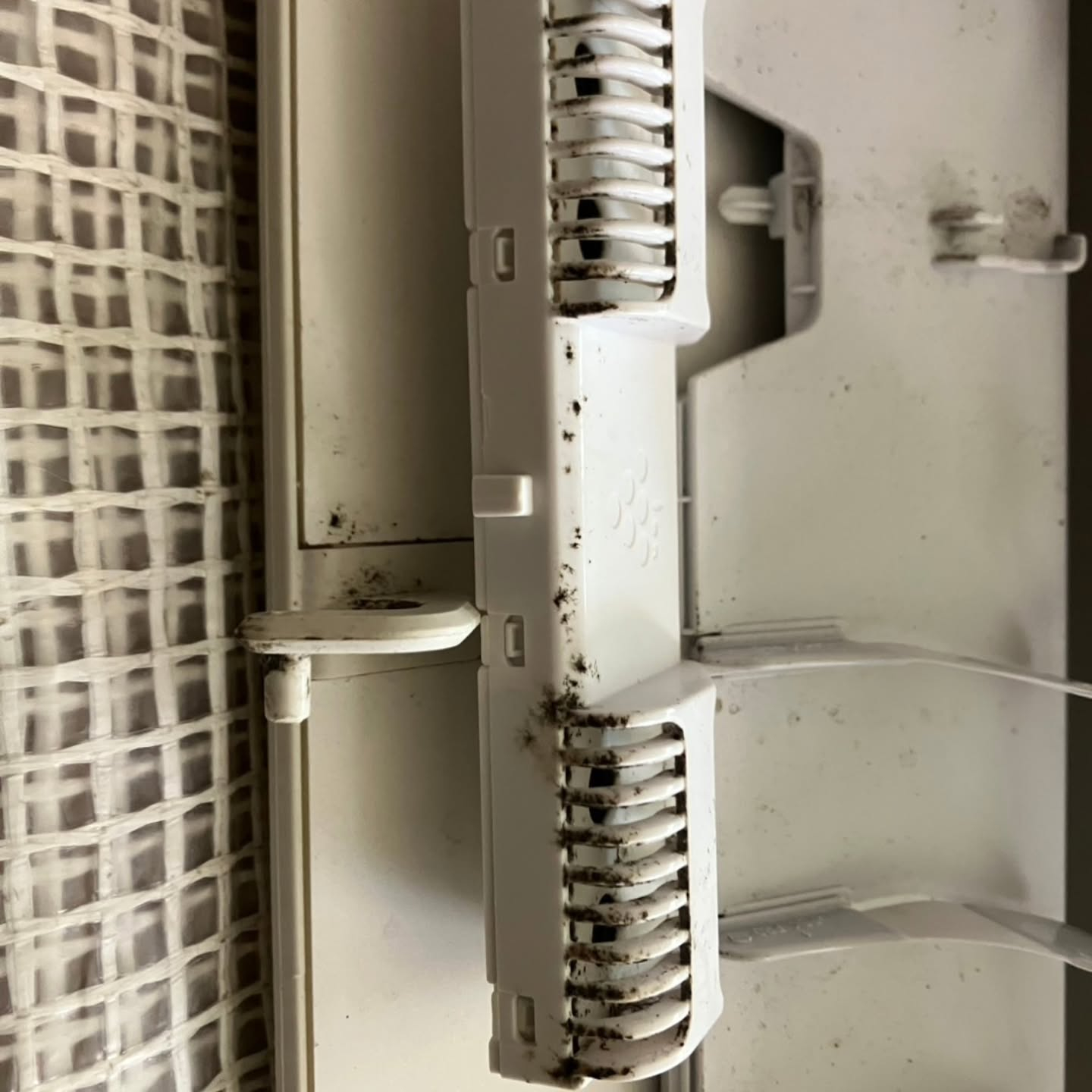 流山市にてエアコンクリーニングを2台施工させていただきました...