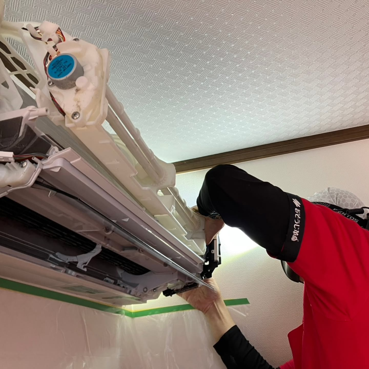 流山市にてエアコンクリーニングを2台施工させていただきました...