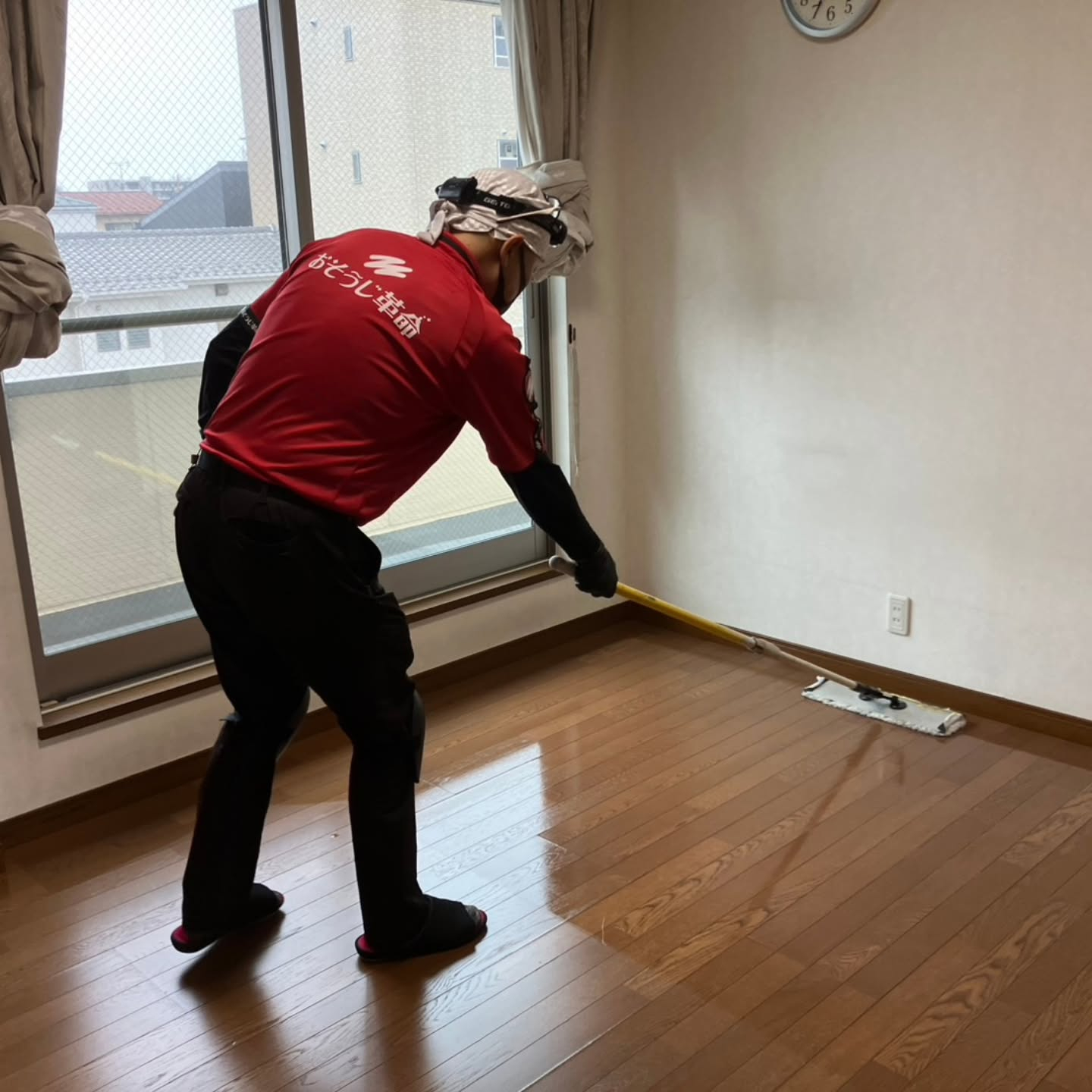 フローリング床の汚れやベタつきにお悩みの方も多いのではないで...