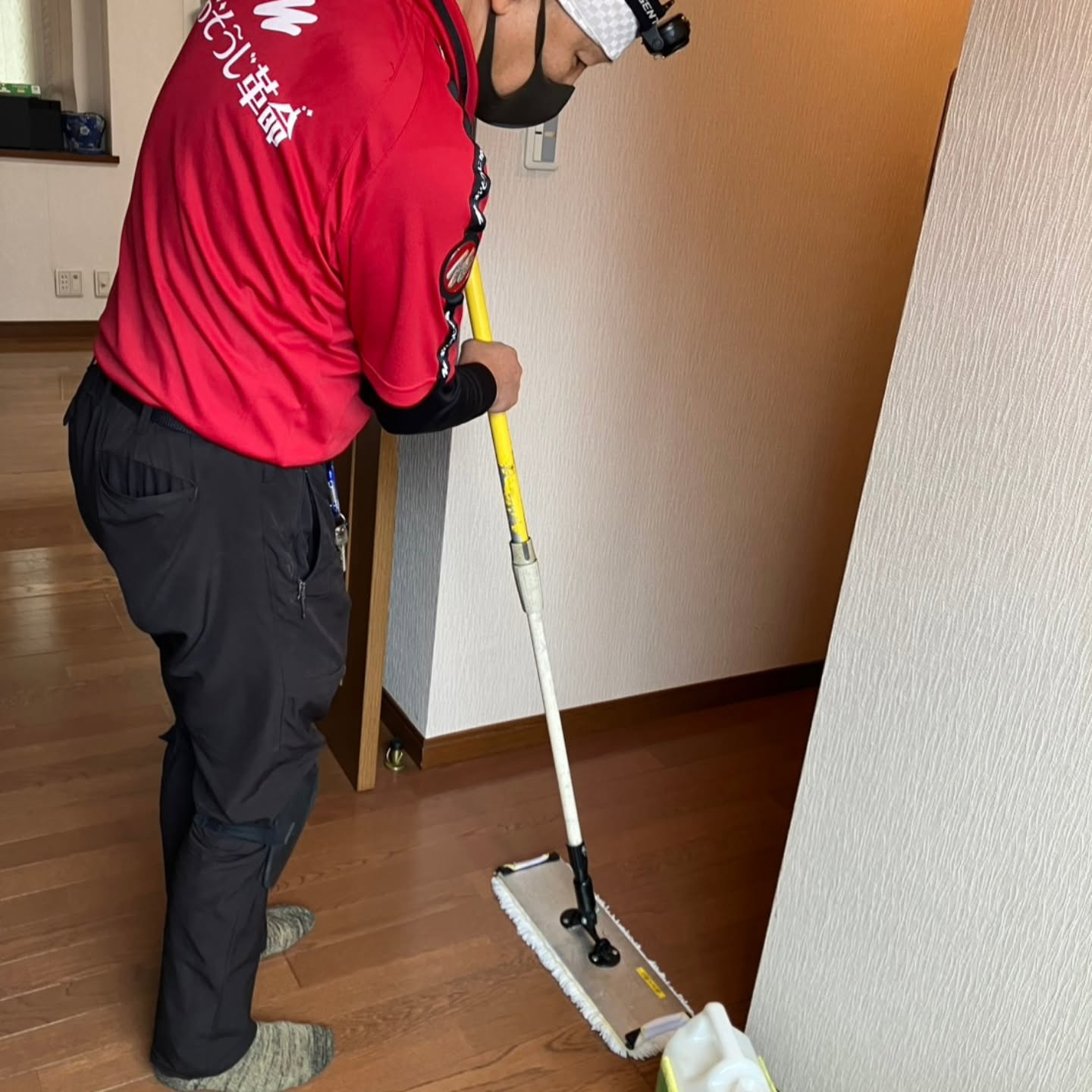 フローリング床の汚れやベタつきにお悩みの方も多いのではないで...