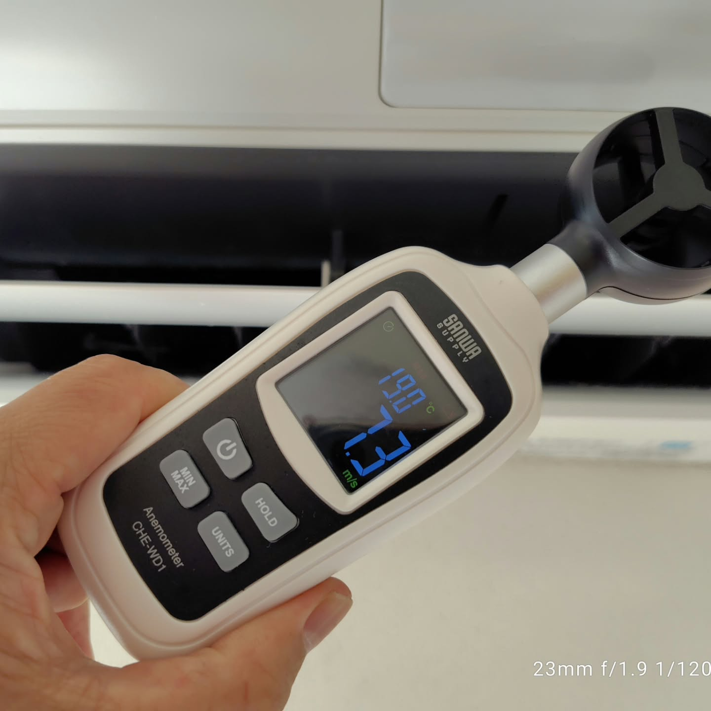 越谷市でエアコンクリーニングのご依頼をいただきました。