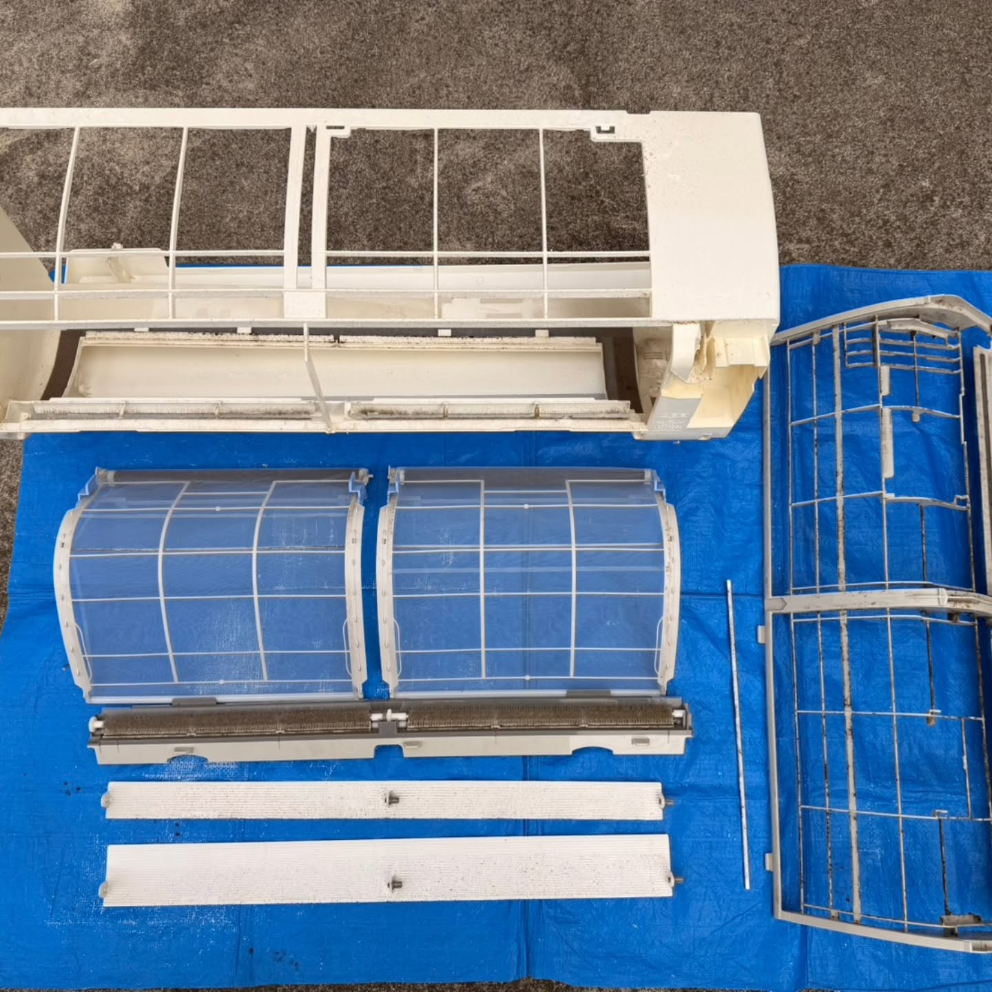 越谷市でエアコンクリーニングのご依頼をいただきました。