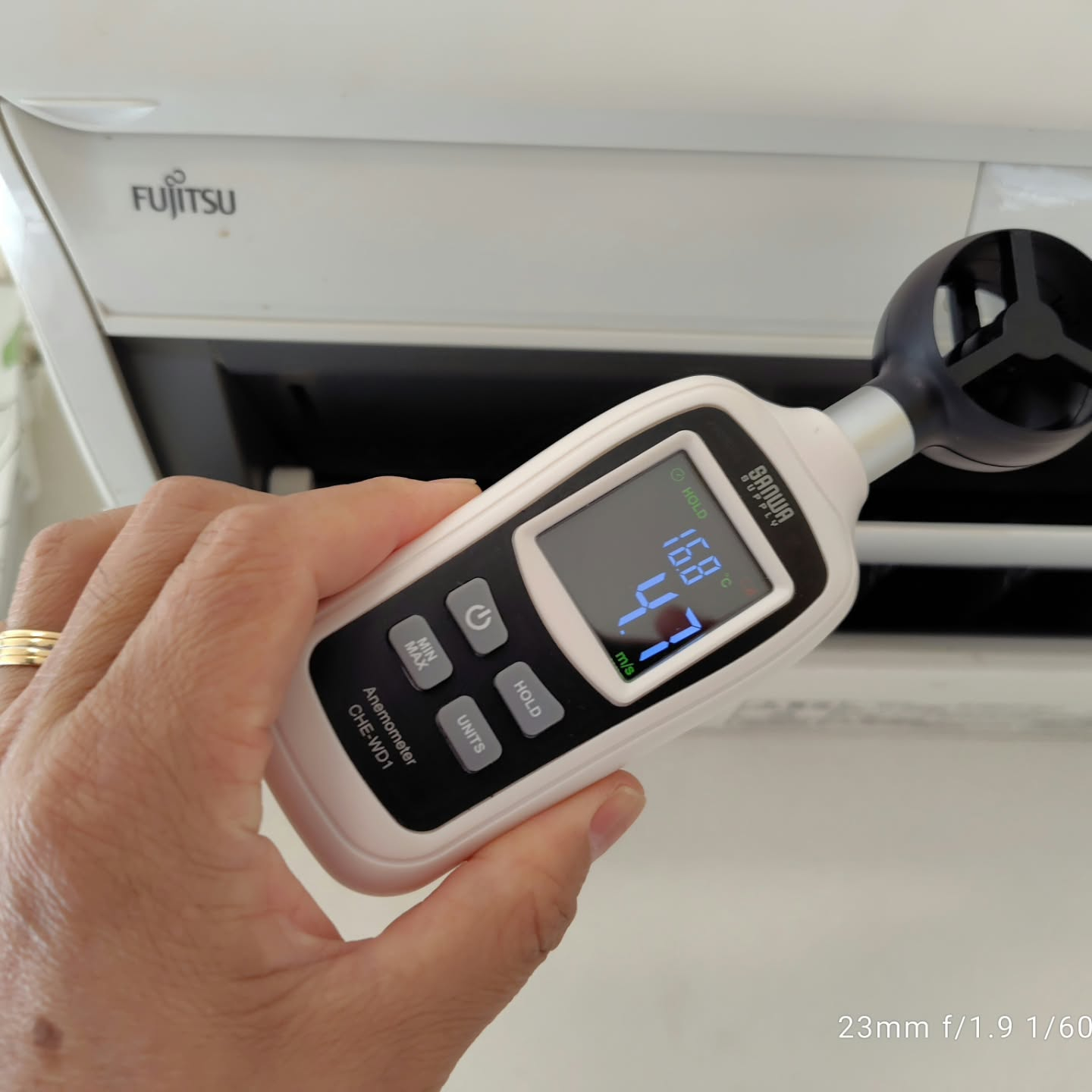 越谷市でエアコンクリーニングのご依頼をいただきました。