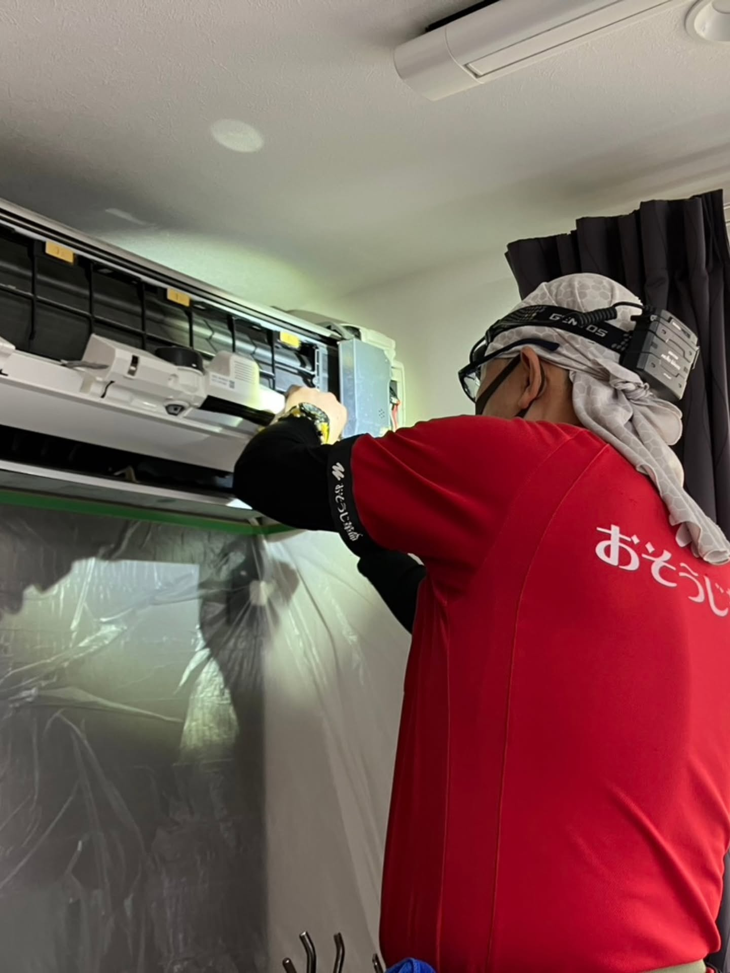 本日ご来店いただいたお客様には、短時間でのクリーニング作業を...