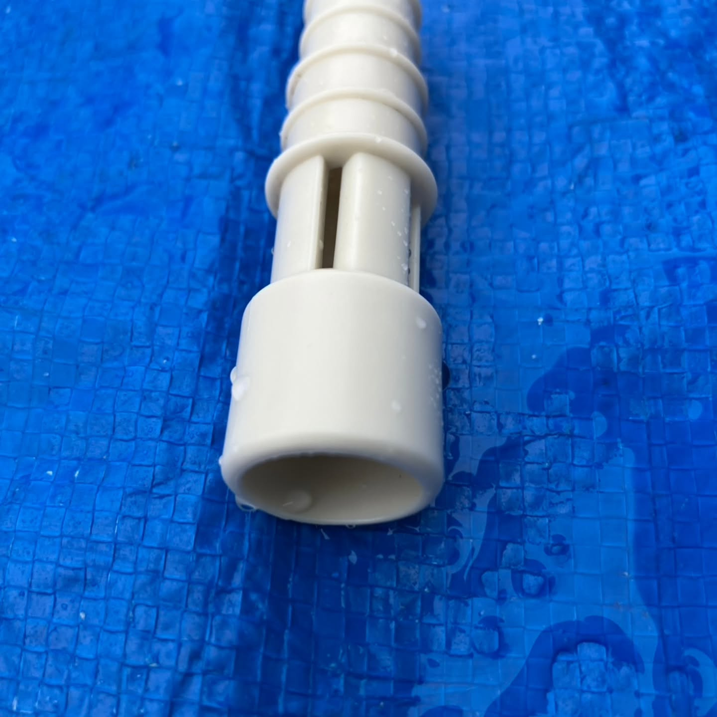 エアコンの水漏れトラブルの原因として、最も多いのはドレンホー...