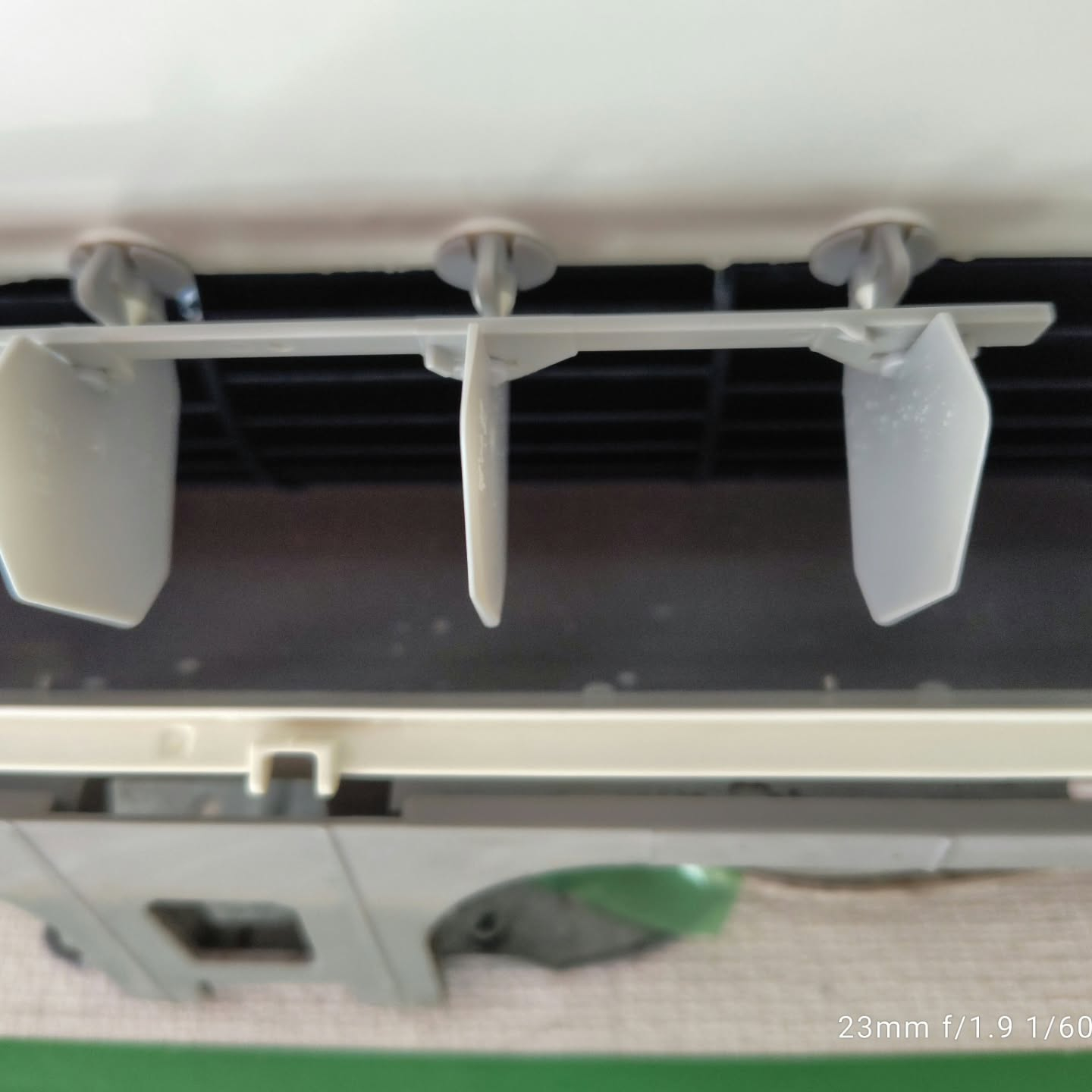 八潮市でエアコンのクリーニングを依頼する場合、特にエアコン周...