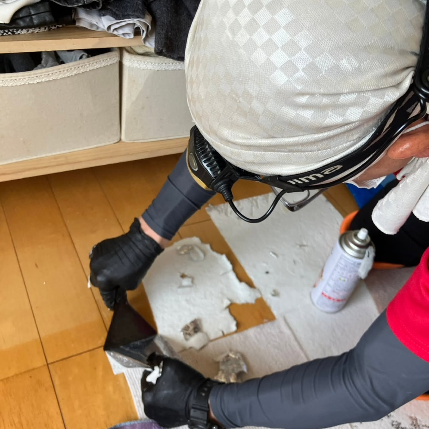 さいたま市のお客様から、古くなったフロアーカーペットの剥がし...