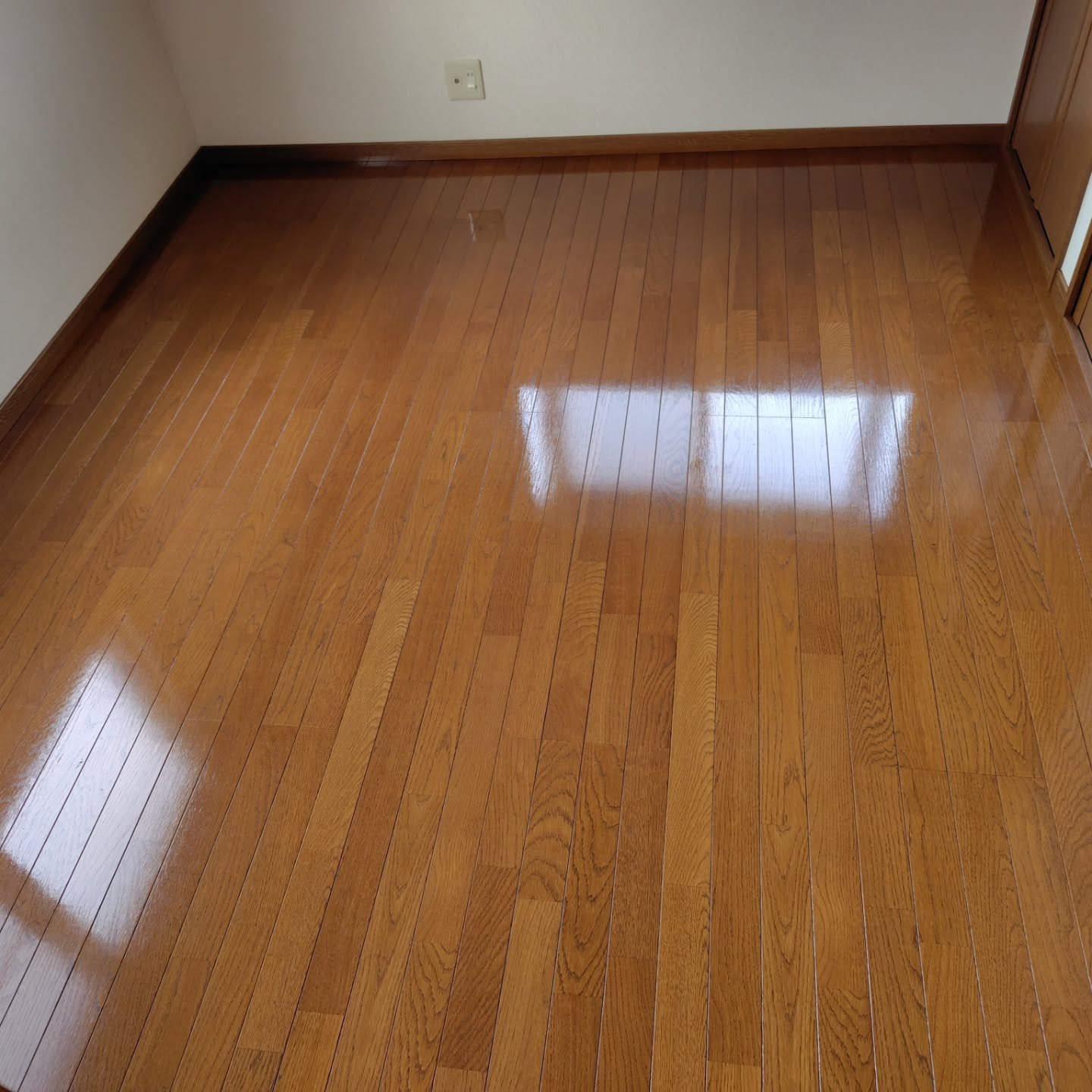 フローリングの床を清掃する際には、いくつかの重要な注意点があ...