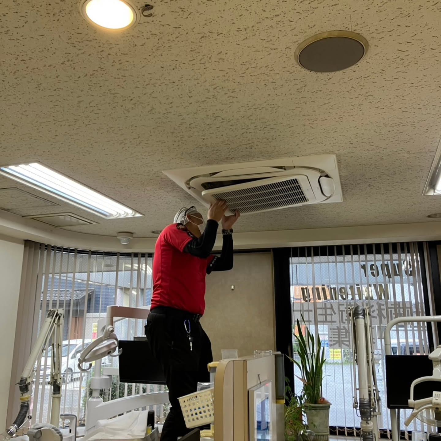 業務用エアコンクリーニングは、快適な空調環境を維持するために...