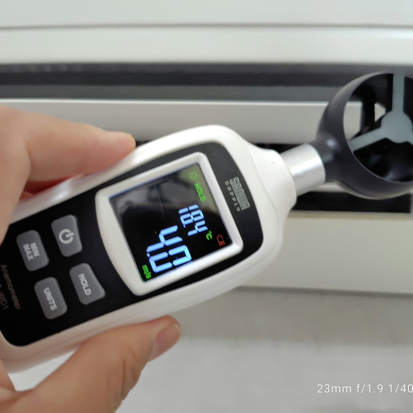 エアコンクリーニングのタイミングを考える際には、ご家庭の室内...